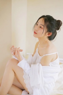在办公室狂摸老师下面视频